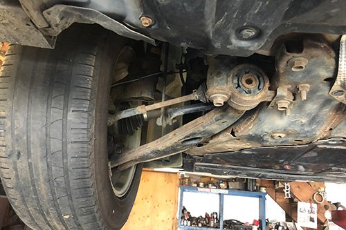 symptoms of a bad control arm - cracked bushing
