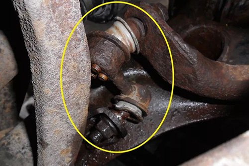 what does a broken sway bar look like on a car