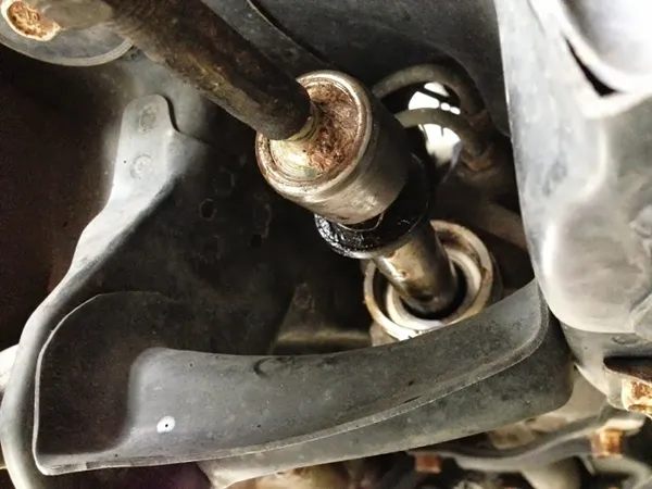 bad rack end symptoms including looseness and steering noise