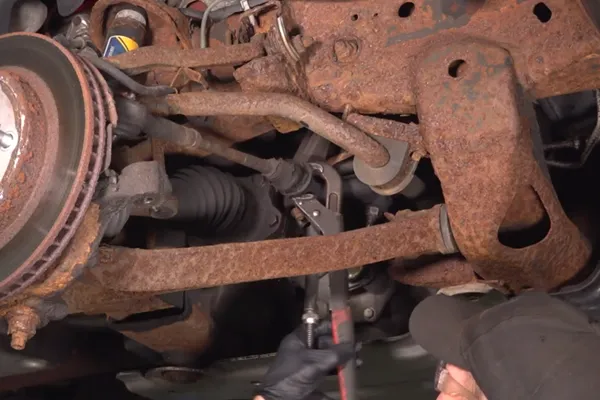 Evaluating the causes of center link failure center link failure causes and steering linkage inspection