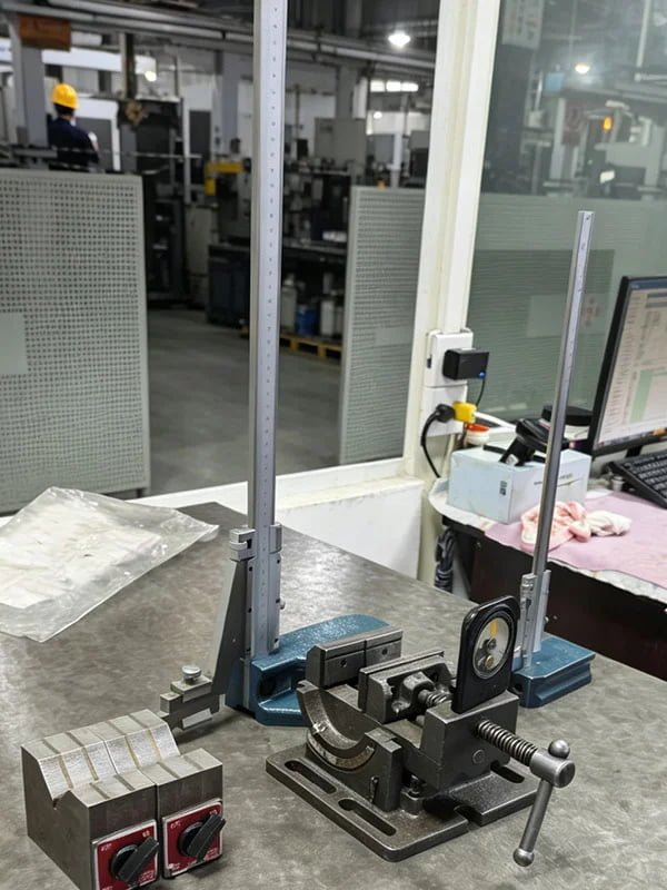 Height Gauge for height and position dimension inspection