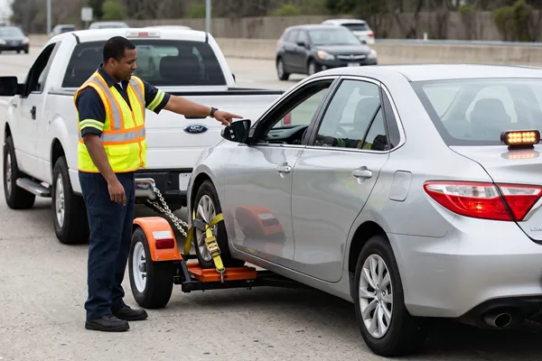 Unsafe strut mount symptoms requiring towing broken strut mount warning signs requiring a tow